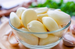 Как очистить чеснок за 10 секунд: простой, но рабочий способ