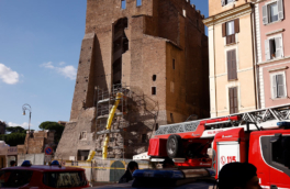 В Риме погиб рабочий, попавший под завалы после обрушения башни Конти