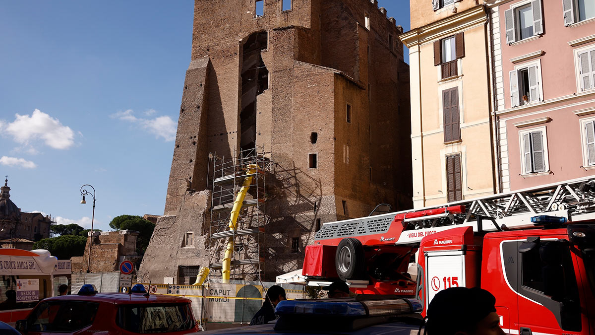 Последствия обрушения башни Конти в Риме