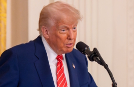 Трамп назвал украинский конфликт "бредовым"