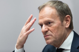 Новые коррупционные скандалы на Украине осложнят ее партнерство с Западом, заявил Туск