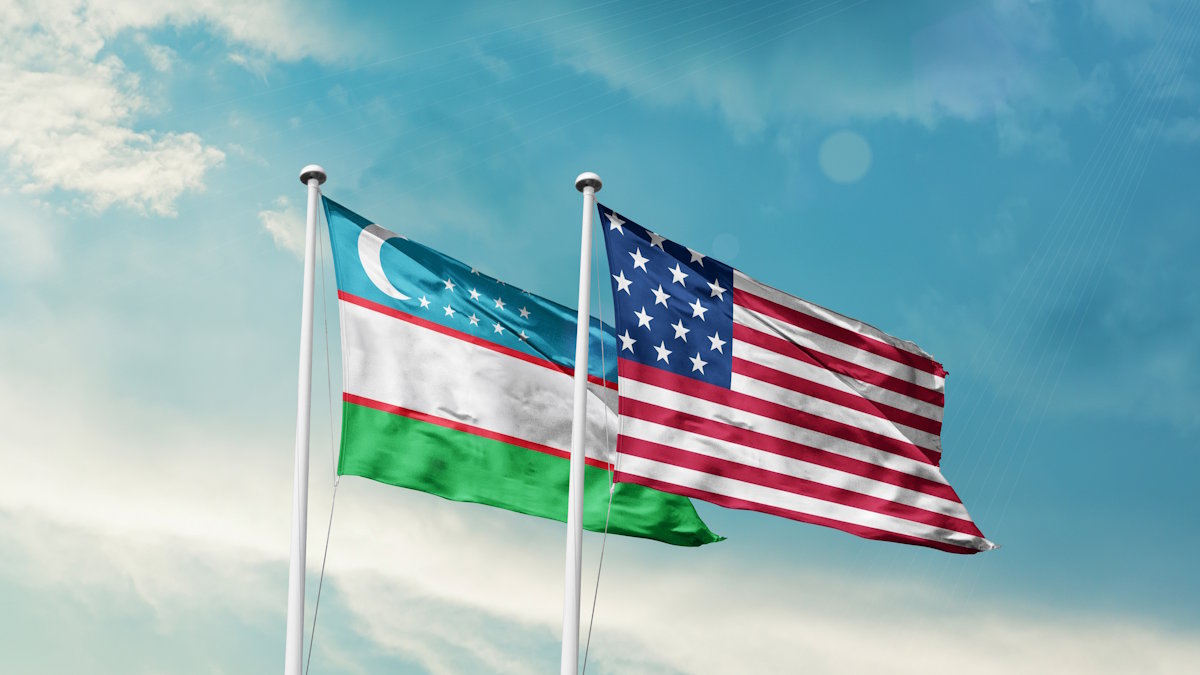 Флаги Узбекистана и США