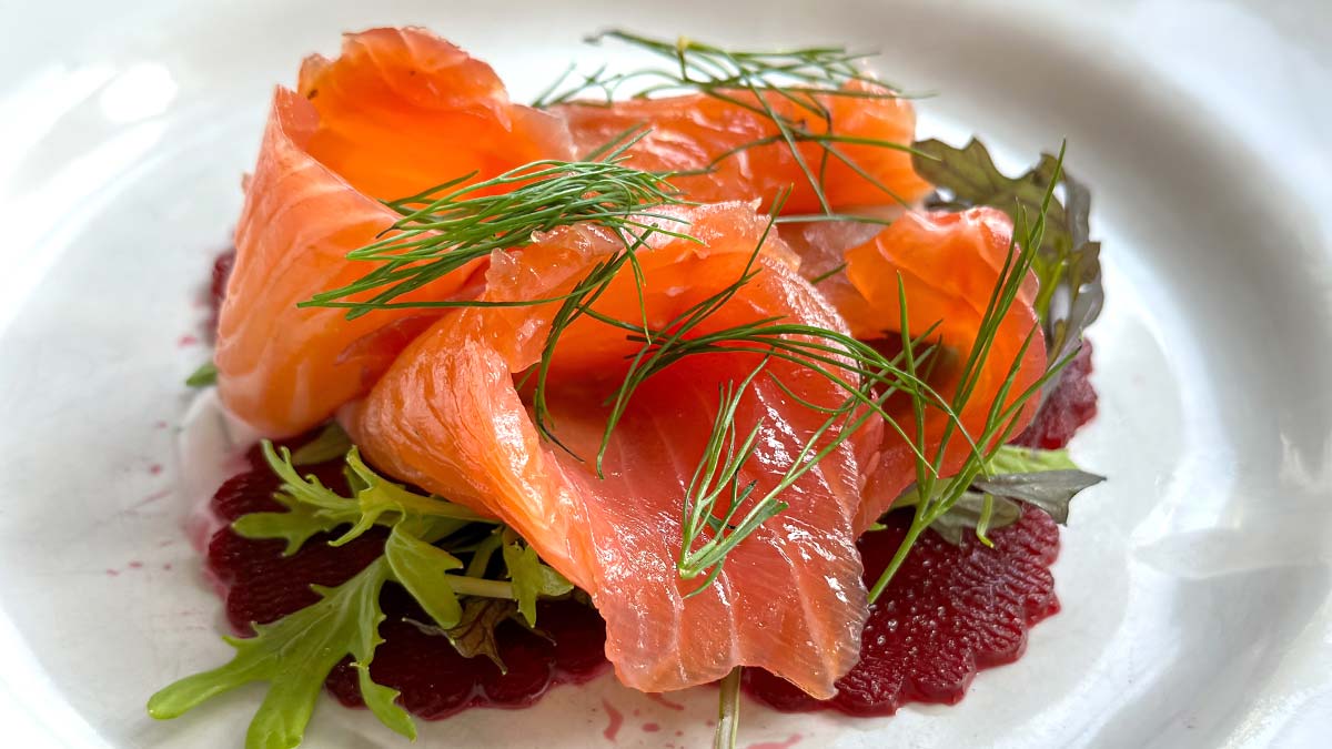 Форель гравлакс (пока еще без черники)