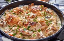 Готовим фрикасе из курицы: классический рецепт с одной секретной добавкой