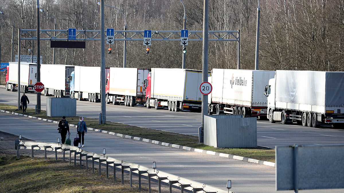 Грузовые автомобили на Белорусско-Литовской границе (пункт Каменный Лог — Мядининкай)