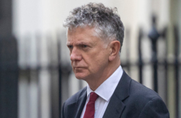 В Кремле объяснили неудачу советника Стармера с установлением контакта