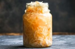 Ошибки, которые нельзя допускать: почему рассол квашеной капусты становится тягучим и мутным