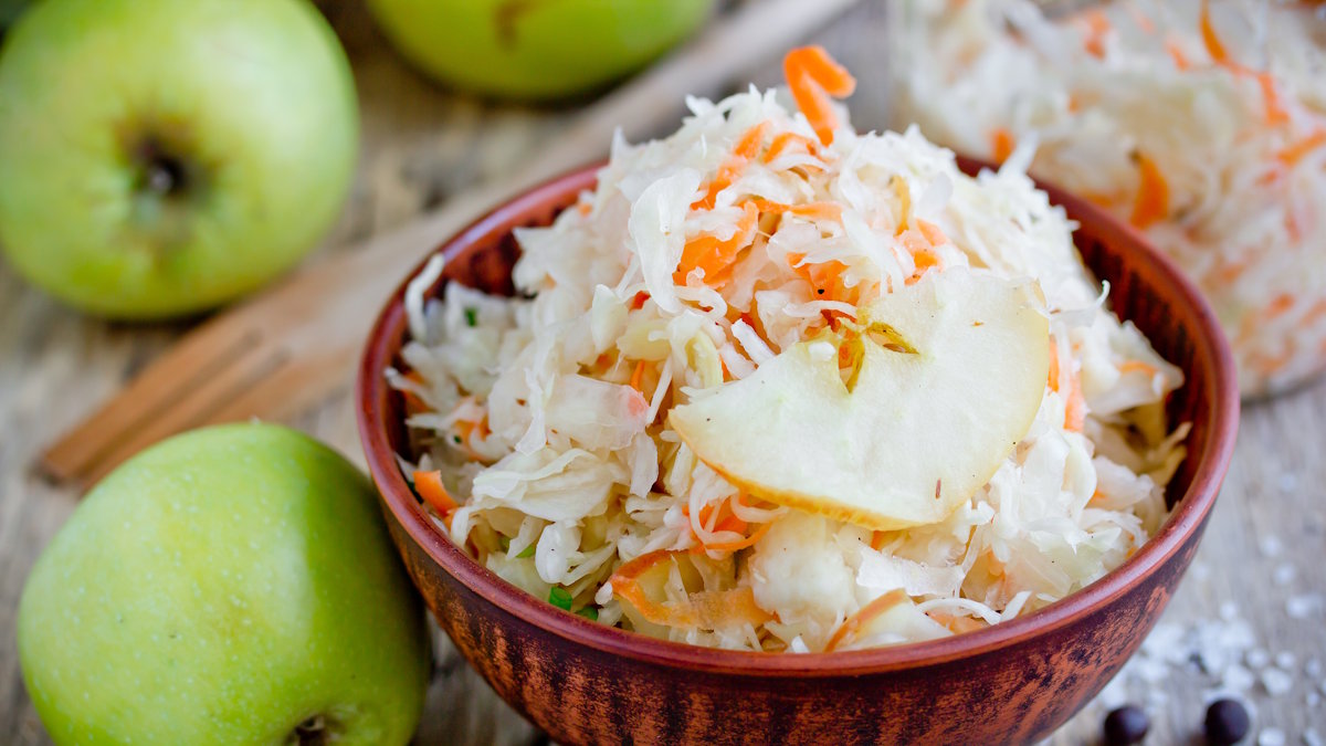 Капуста квашенная с яблоками и мандаринами: рецепт
