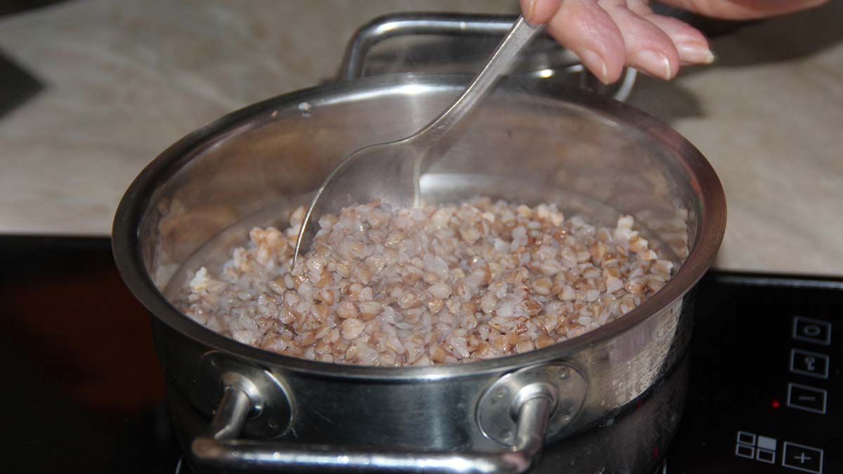 3 рабочих способа спасти подгоревшую кашу