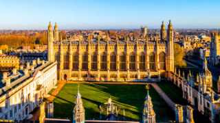 Редакторы Кембриджского словаря назвали слово года-2025