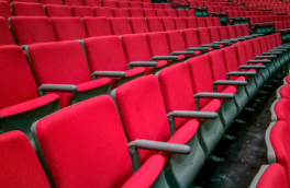 В Хакасии 33 человека получили ожоги глаз в кинотеатре