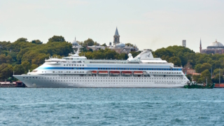 В Стамбуле отказались принять круизный лайнер из Сочи с 630 туристами из России