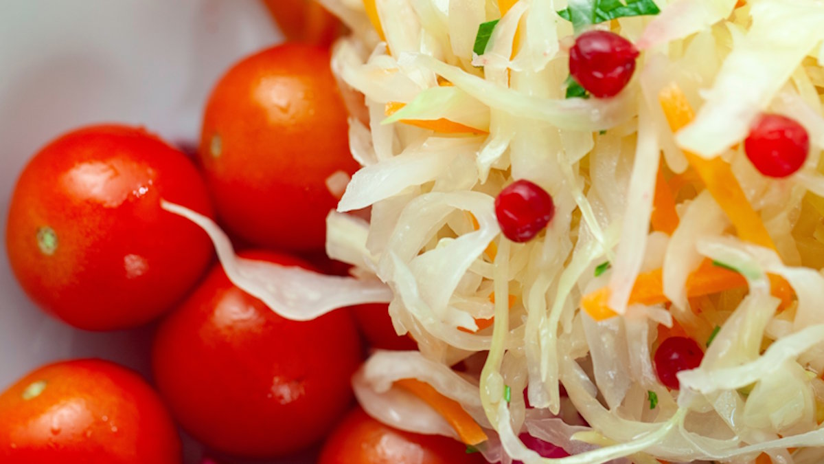 Квашеная капуста с помидорами