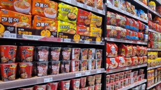 Поставки южнокорейской лапши в Россию выросли за месяц почти на 40% до максимума за 21 год