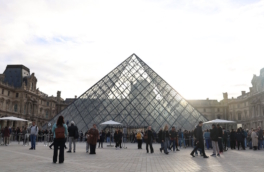 Под Парижем задержали четвертого подозреваемого в ограблении века в Лувре