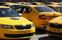 Профсоюз обратился в Минтранс с просьбой вывести таксистов-самозанятых из-под действия закона о локализации