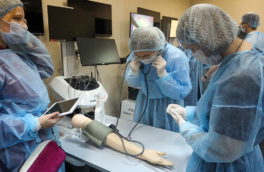 Стало известно, для кого из выпускников медвузов наставничество будет трехлетним – "Коммерсантъ"