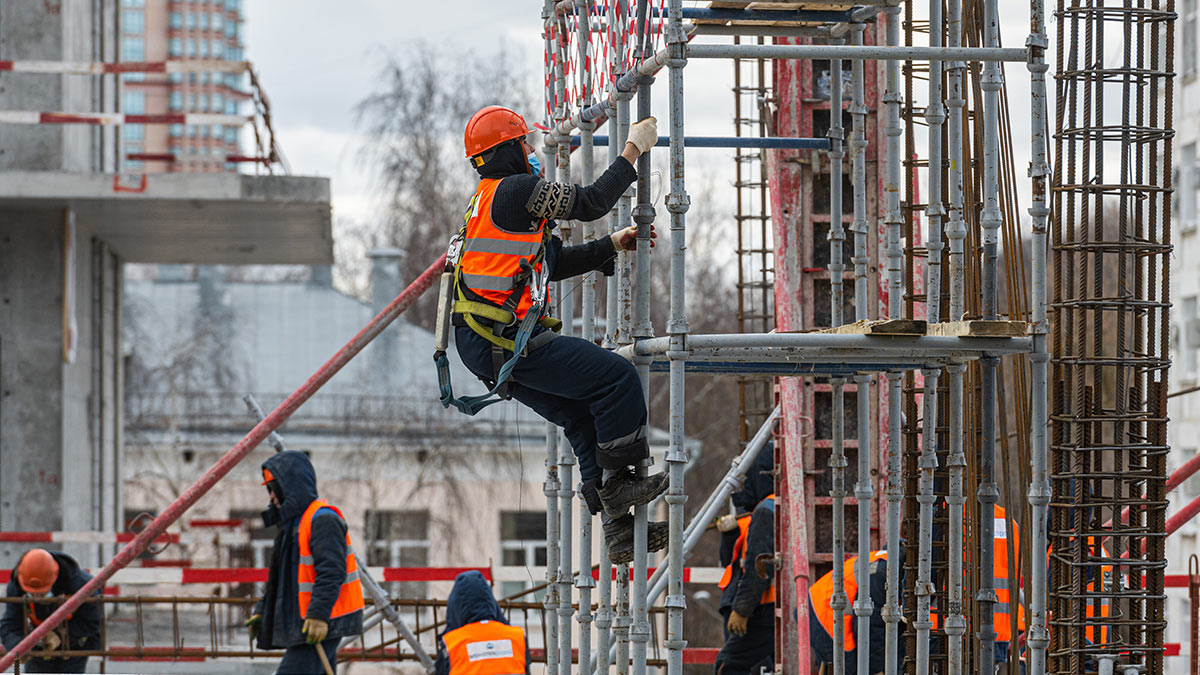 МЭР: кабмин "пересобирает" модель привлечения работников-мигрантов
