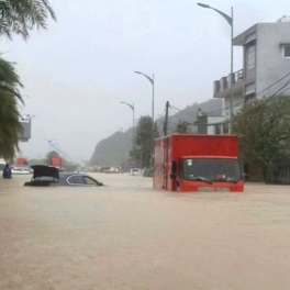Центральные провинции Вьетнама столкнулись с сильнейшими наводнениями