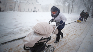 Снегопады на северо-западе России, волны потепления в центре и морозы в Сибири: какую погоду прогнозируют в регионах на неделе