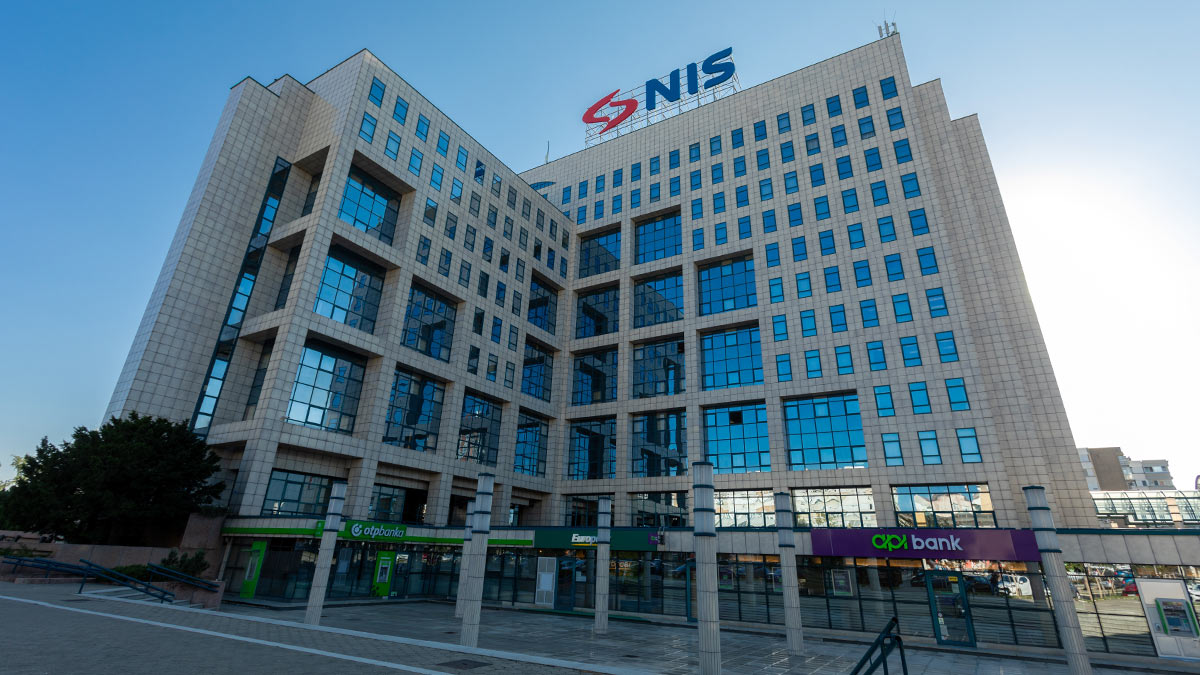 Российский владелец сербской NIS готов передать контроль над компанией третьей стороне