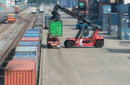 Первый грузовой поезд из России прибыл в иранский сухой порт Априн