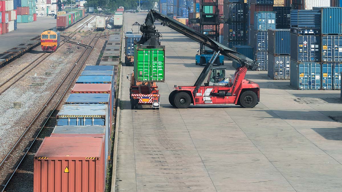 Первый грузовой поезд из России прибыл в Тегеран