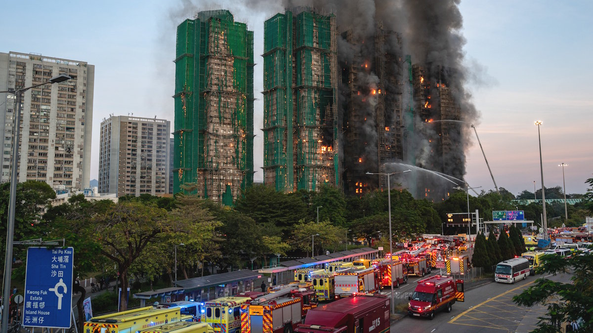 Пожар в жилом комплексе "Ван Фук Корт" в Гонконге