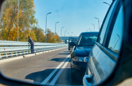 На границе Белоруссии и Польши в очереди скопилось 2500 легковых автомобилей