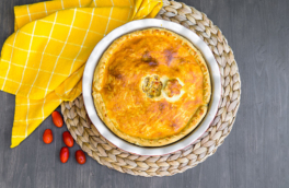 Рагу из говядины с овощами под золотистой съедобной крышкой: простой способ превратить обыденное блюдо в праздничное