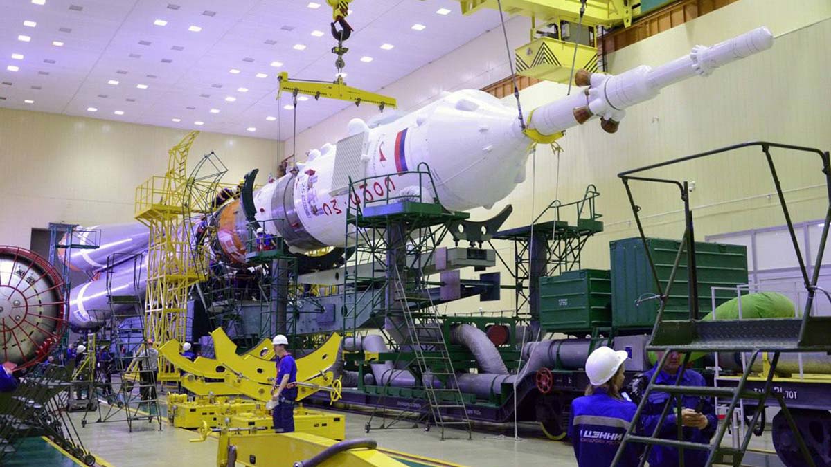 Завершена сборка ракеты "Союз-2.1а"