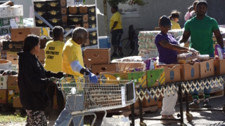 Трамп сообщил, когда в США начнут выдавать талоны на продукты