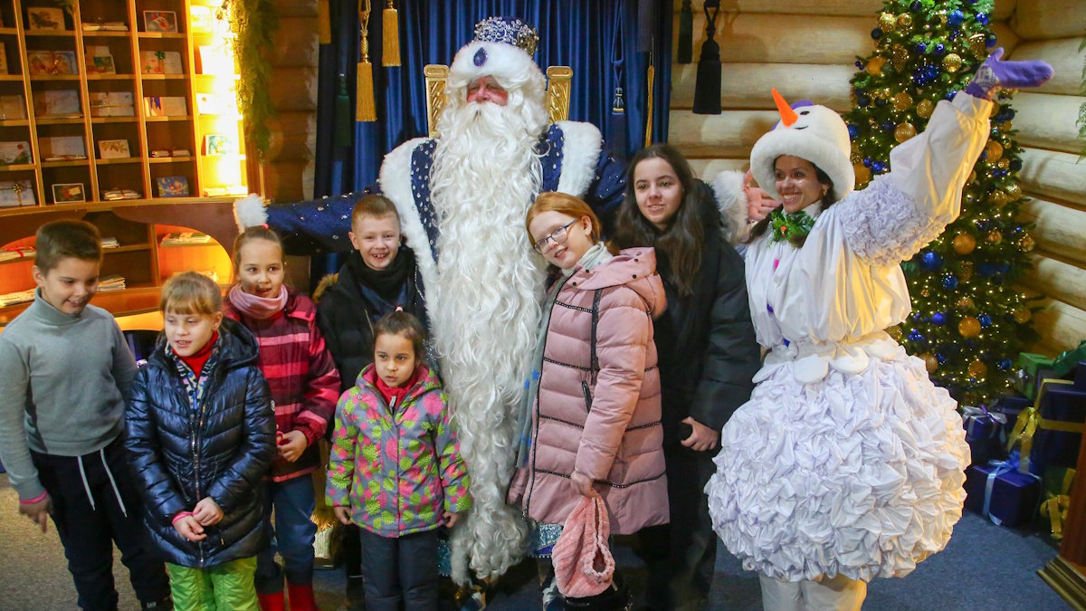 В парках Подмосковья заработают почти 60 резиденций Деда Мороза