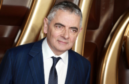 Роуэн Аткинсон стал опекуном оставленного ребенка в трейлере к мини-сериалу "Человек против малыша"