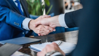 Стоимость сделок слияний и поглощений в РФ обрушилась до пятилетнего минимума