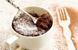 Шоколадный торт в кружке: готовим за 5 минут без духовки