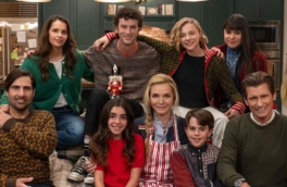 Мишель Пфайффер устраивает себе новогоднее приключение в трейлере к комедии "Боже. Как. Смешно"