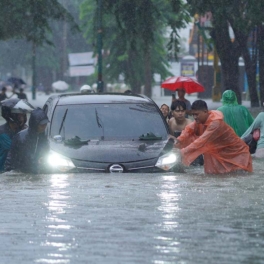 Число погибших из‑за наводнений и оползней в Индонезии выросло до 303
