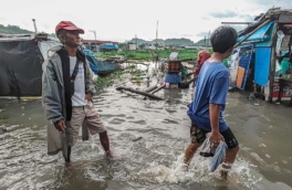 Более 1,1 миллиона человек эвакуировали на Филиппинах из-за супертайфуна "Фунг-Вонг", двое местных жителей погибли