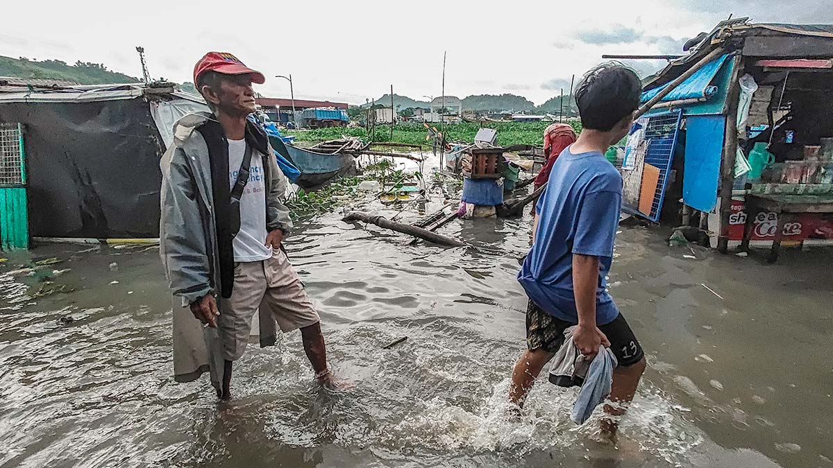 На Филиппинах из-за супертайфуна погибли два человека