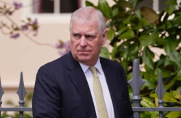 Король Великобритании Карл III будет выплачивать пособие лишенному титулов принцу Эндрю