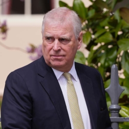 Король Великобритании Карл III будет выплачивать пособие лишенному титулов принцу Эндрю