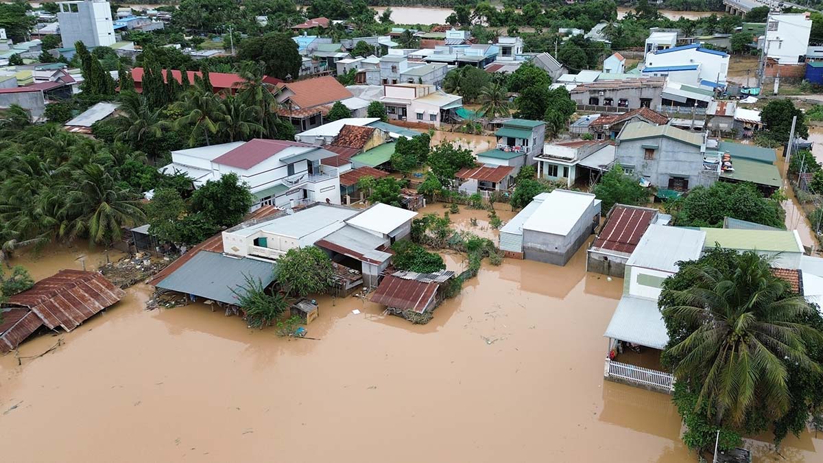 Во Вьетнаме из-за наводнений погибили не менее 90 человек
