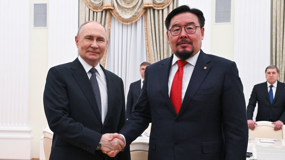 Президент РФ Владимир Путин и премьер-министр Монголии Гомбожавын Занданшатар