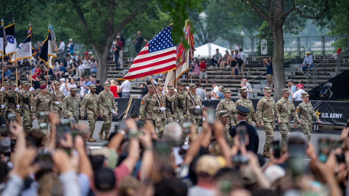 США теперь начнут праздновать дни победы в мировых войнах – Трамп
