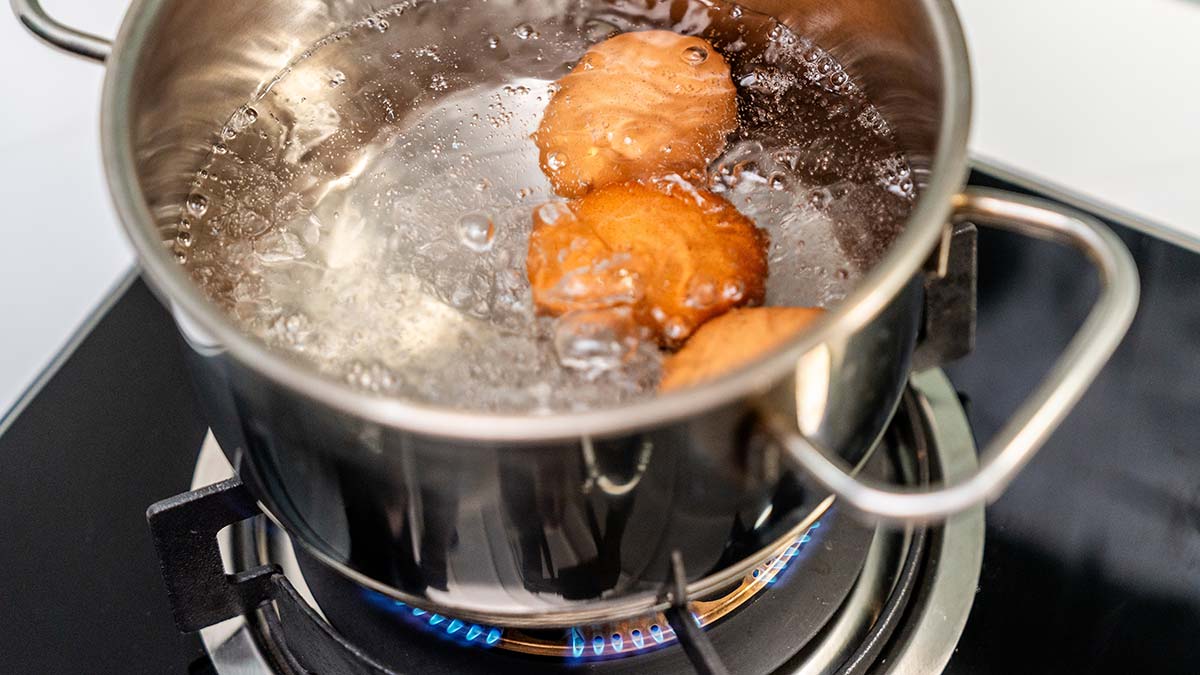 Чтобы скорлупа не треснула