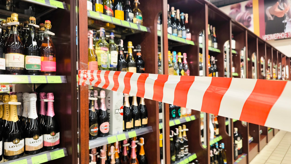 Правила продажи алкоголя ужесточают в Пермском крае и Курганской области