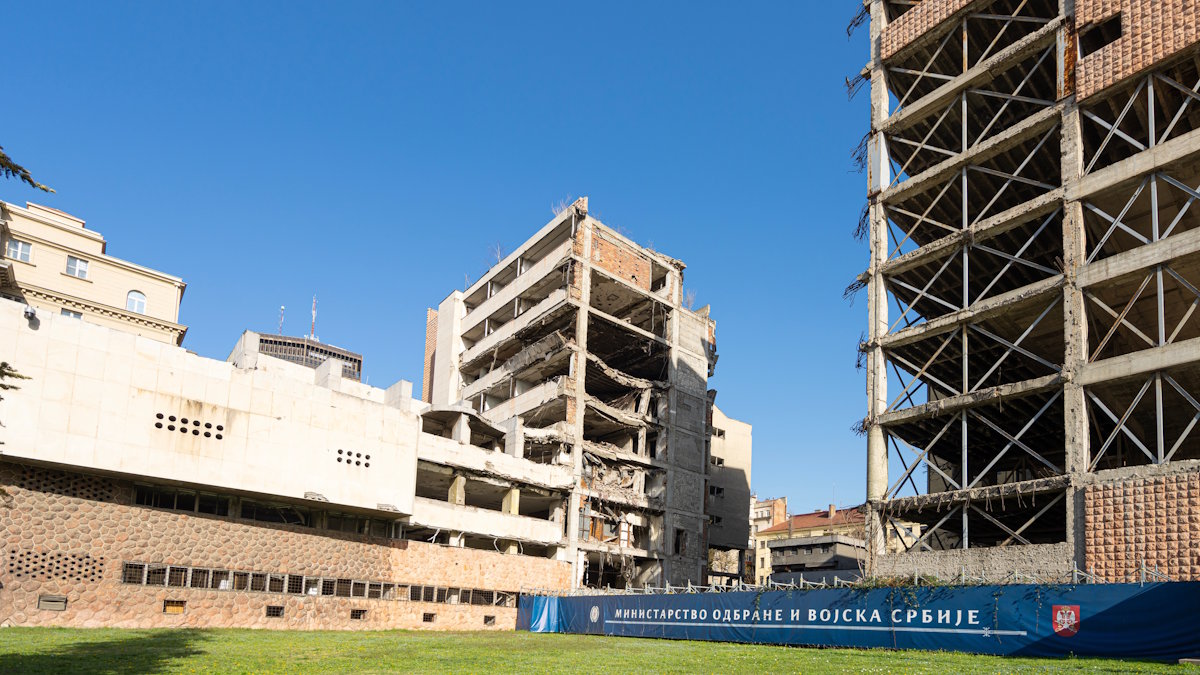 Вучич рассказал об инвестициях США в отель на месте генштаба Югославии