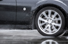 Как ведут себя зимние шины на мокрой колее