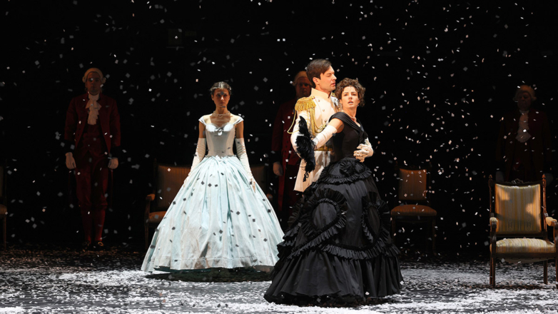 Женщина в снегах: "Анна Каренина" – премьера Малого театра